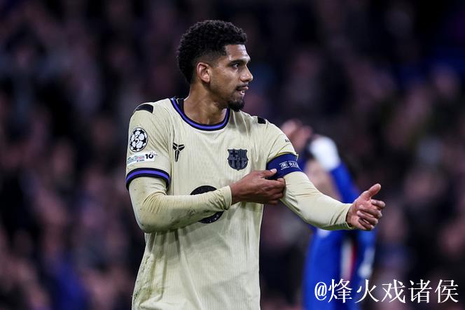 坑惨巴萨?3500万铁卫2年半4次染红!3次致队惨败 球迷怒斥:快滚 坑惨巴萨?3500万铁卫2年半4次染红!3次致队惨败 球迷怒斥:快滚