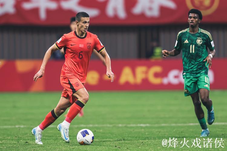 英超官方:泰勒-亚当斯对桑德兰的中圈吊射当选英超11月最佳进球 英超官方:泰勒-亚当斯对桑德兰的中圈吊射当选英超11月最佳进球