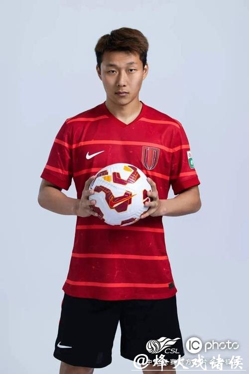 骨干续约新援加盟 成都蓉城新赛季阵容陆续亮相 骨干续约新援加盟 成都蓉城新赛季阵容陆续亮相