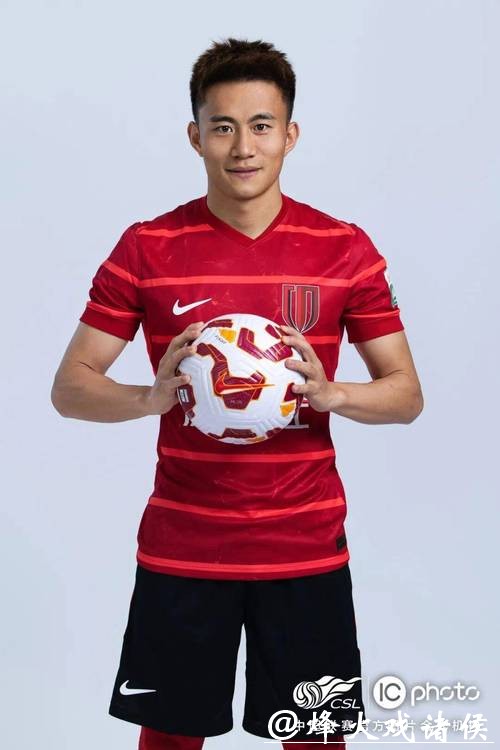 骨干续约新援加盟 成都蓉城新赛季阵容陆续亮相 骨干续约新援加盟 成都蓉城新赛季阵容陆续亮相